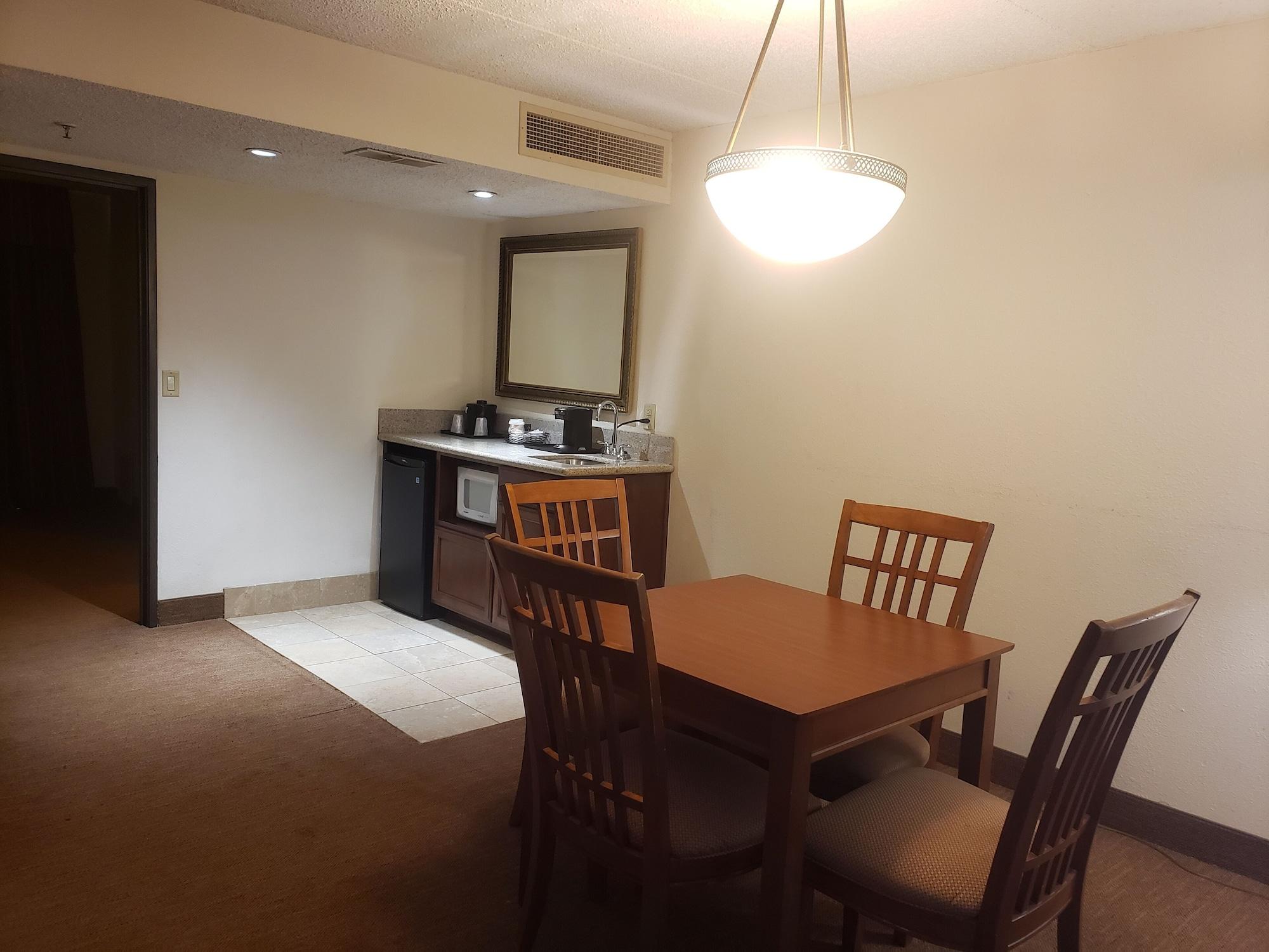 Tulsa Square Hotel Central, I-44 By Oyo ภายนอก รูปภาพ
