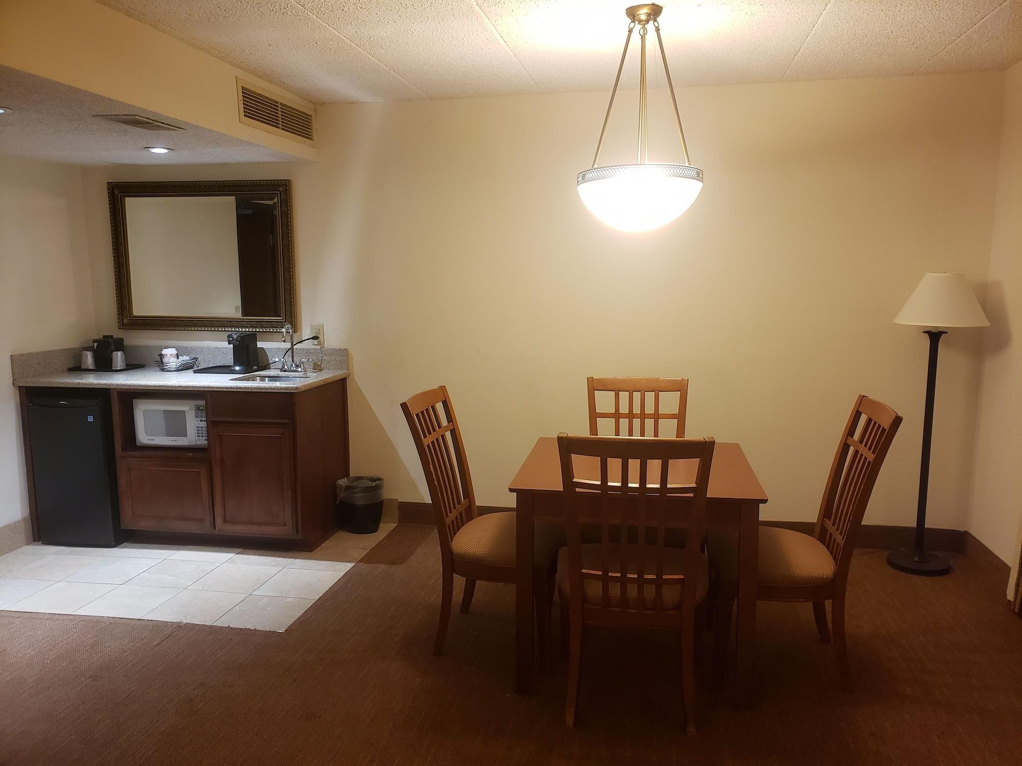 Tulsa Square Hotel Central, I-44 By Oyo ภายนอก รูปภาพ