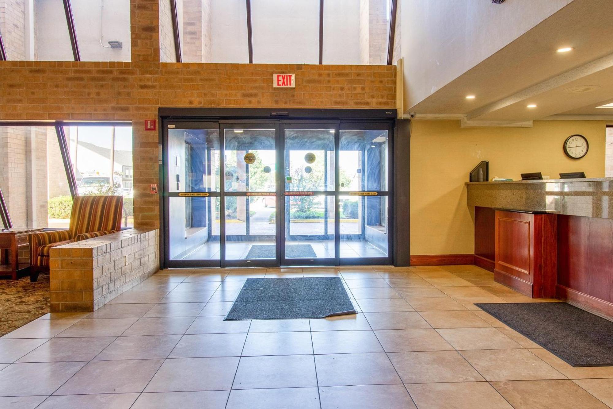 Tulsa Square Hotel Central, I-44 By Oyo ภายนอก รูปภาพ