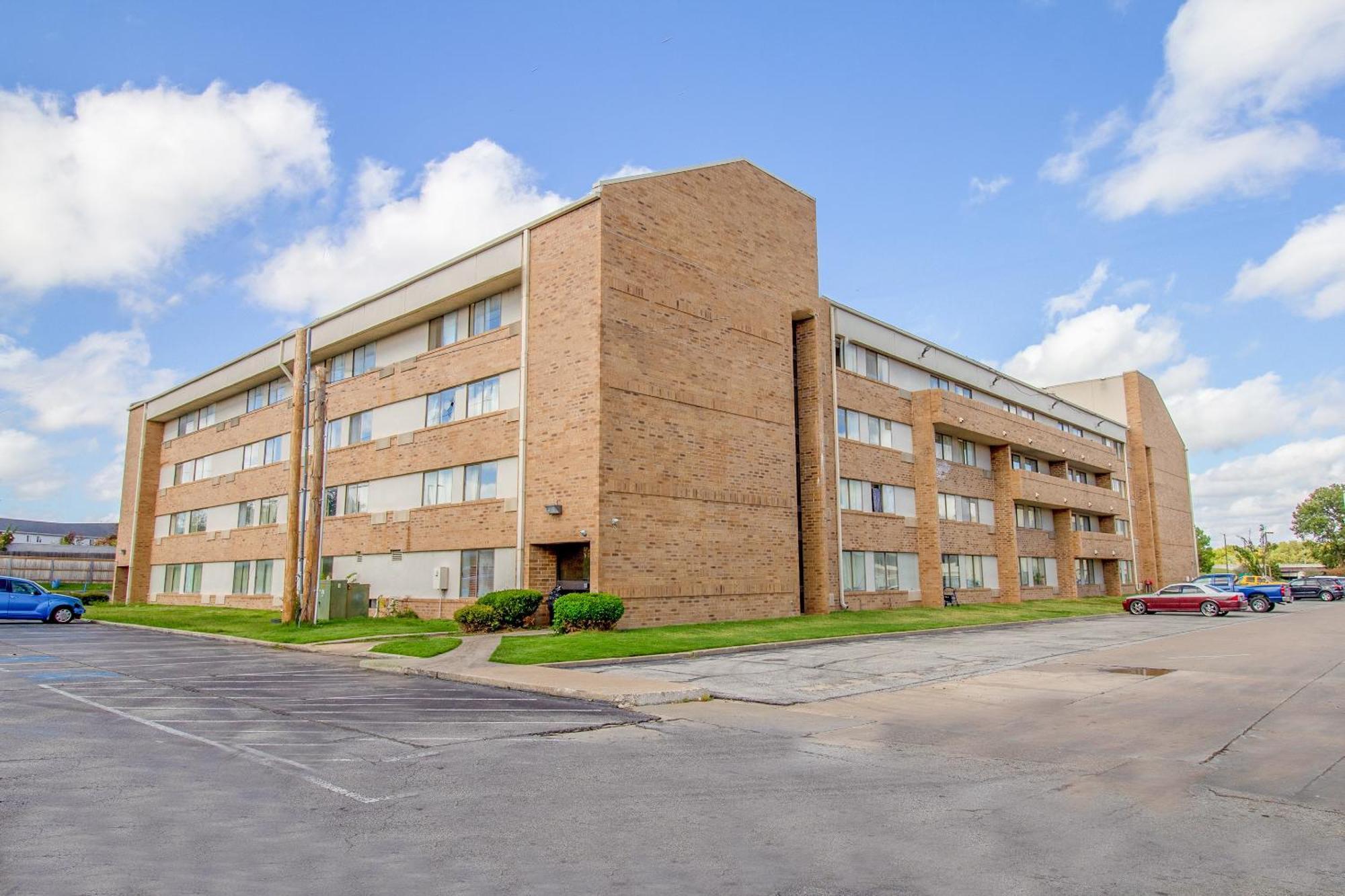 Tulsa Square Hotel Central, I-44 By Oyo ภายนอก รูปภาพ