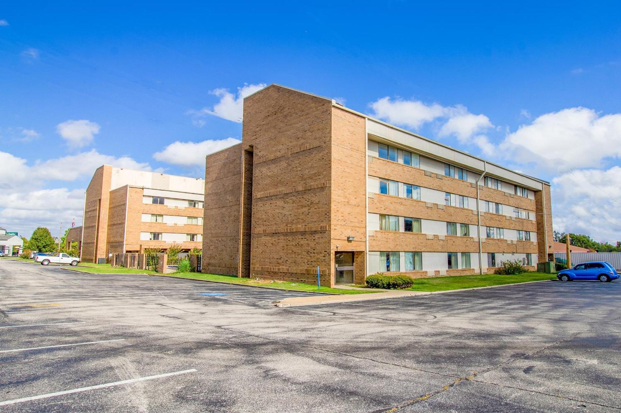 Tulsa Square Hotel Central, I-44 By Oyo ภายนอก รูปภาพ